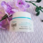 キュレル「湿潤保湿フェイスクリーム」の使い方や効果をレビュー!口コミで人気の理由とは